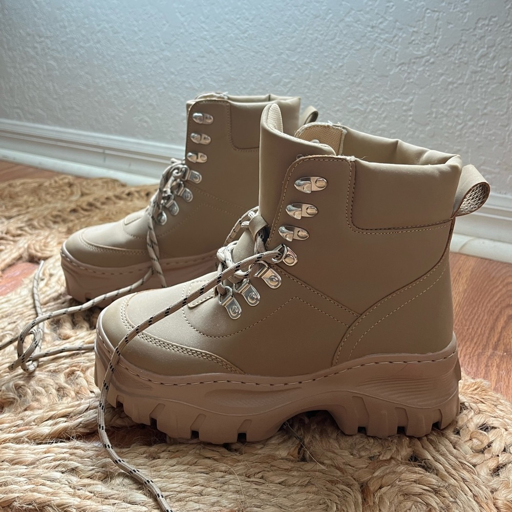 fashionable street boot